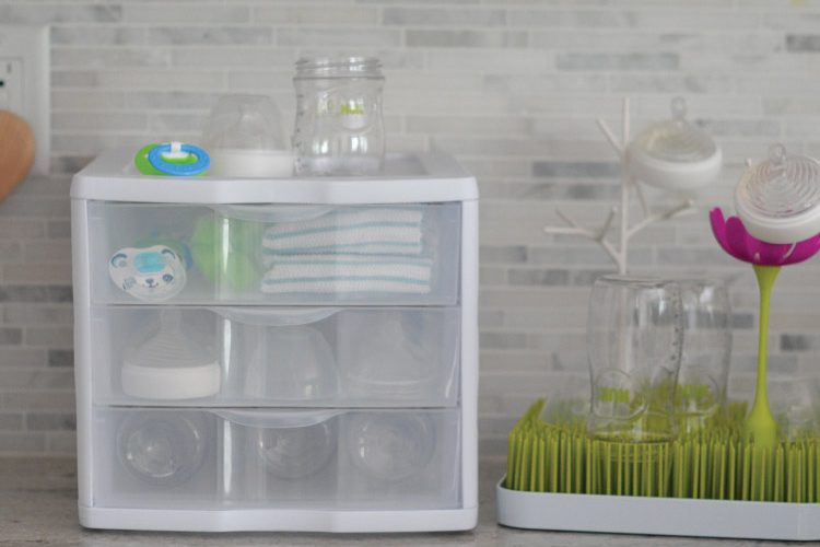 Kitchen Bottle Organizing Station, that doesn’t take up too much space!