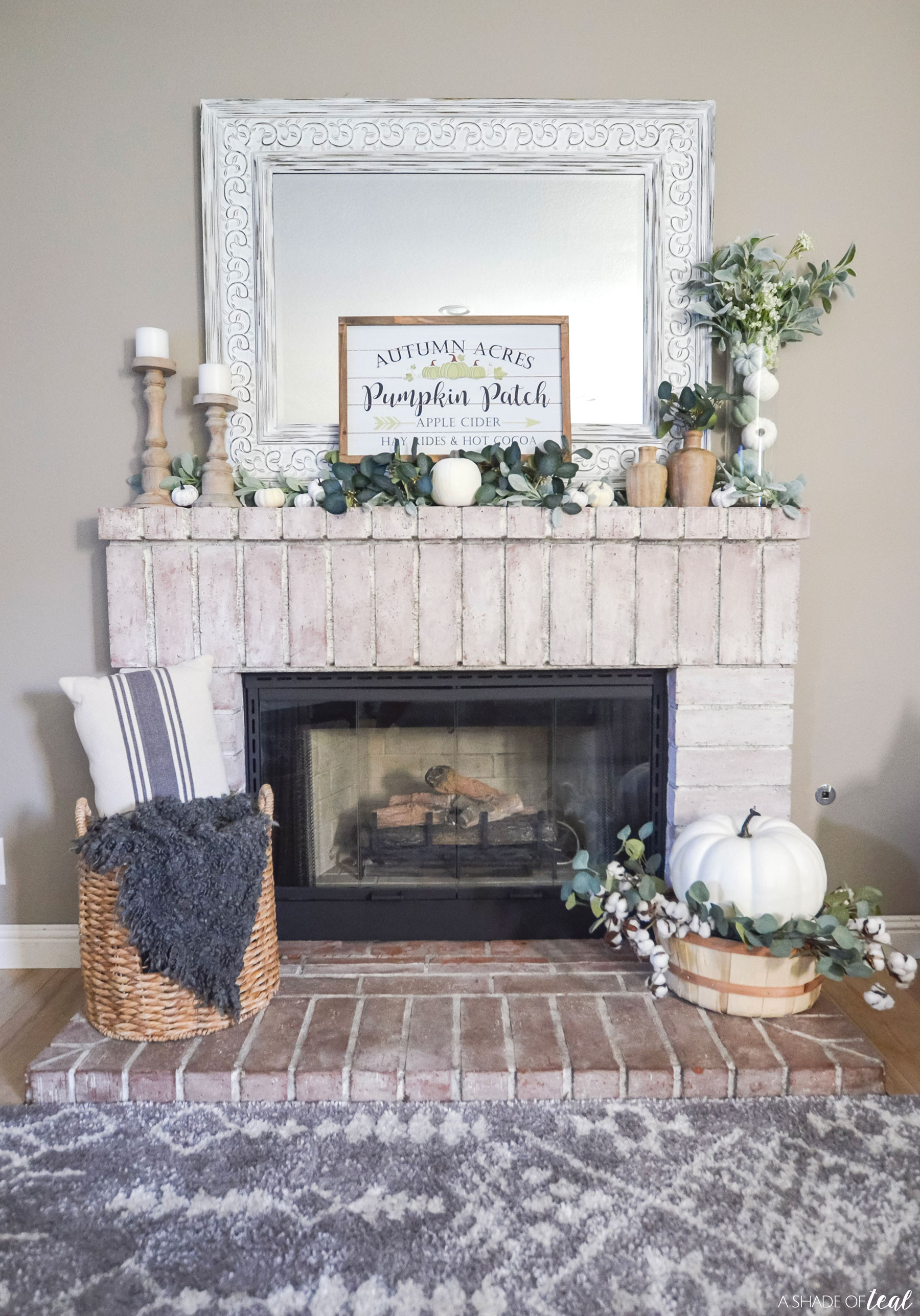 Discover beautiful fall mantle decor ideas to create an inviting and cozy ambiance. From autumn garlands to Thanksgiving mantel decor, find inspiration here.