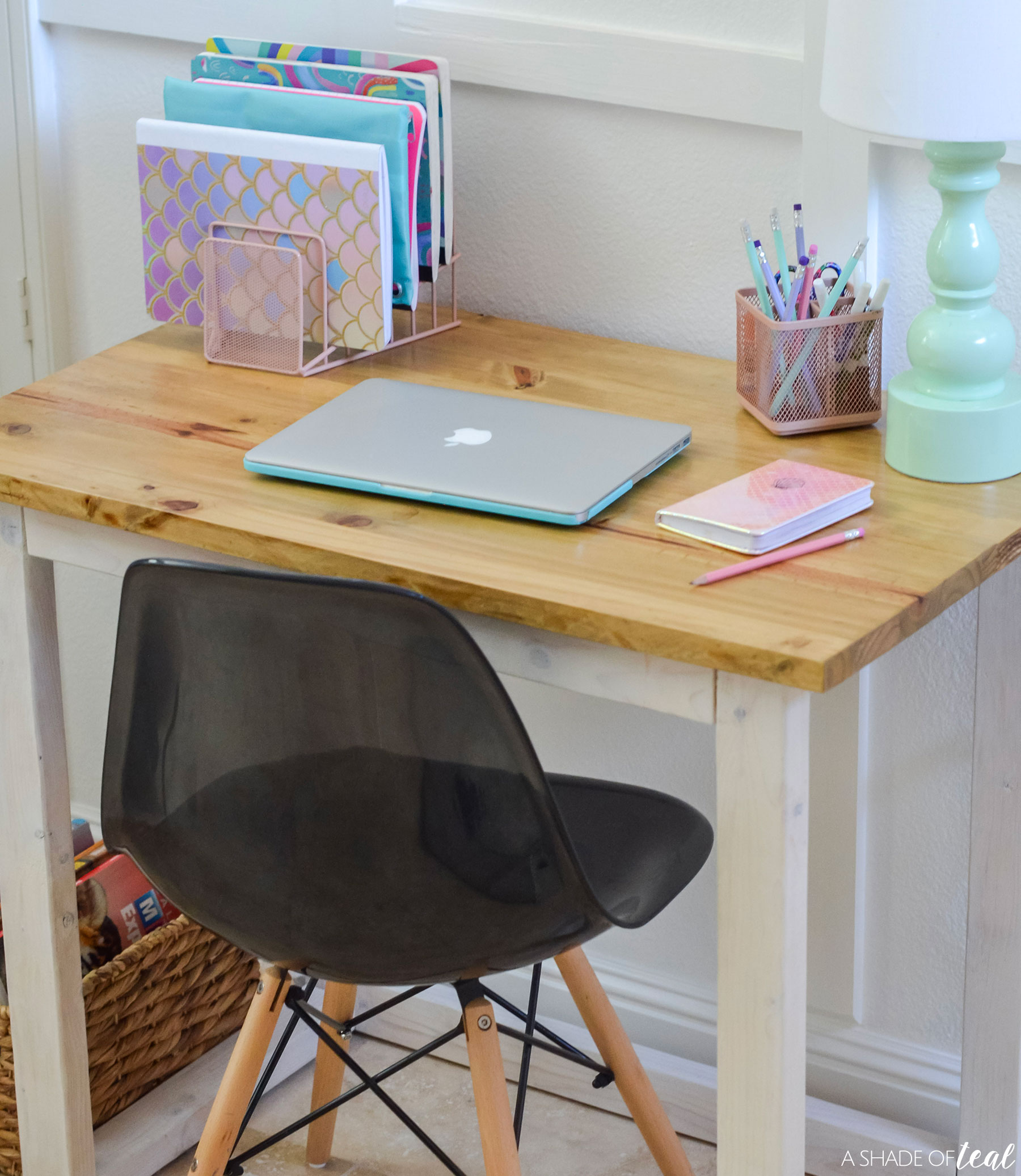 How to Make a Simple DIY Desk